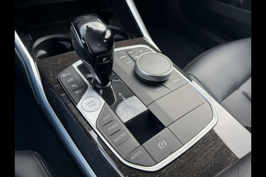 BMW 3-serie 330e | 360* Camera | Navigatie | Lederen Bekleding | DAB | Trekhaak |