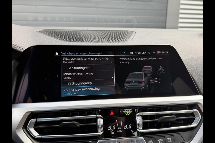 BMW 3-serie 330e | 360* Camera | Navigatie | Lederen Bekleding | DAB | Trekhaak |