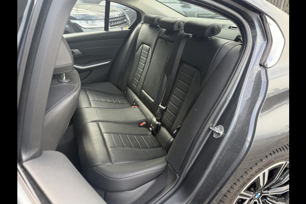 BMW 3-serie 330e | 360* Camera | Navigatie | Lederen Bekleding | DAB | Trekhaak |