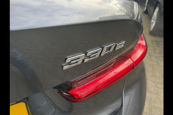 BMW 3-serie 330e | 360* Camera | Navigatie | Lederen Bekleding | DAB | Trekhaak |