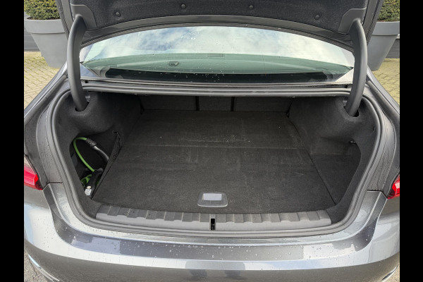 BMW 3-serie 330e | 360* Camera | Navigatie | Lederen Bekleding | DAB | Trekhaak |