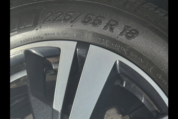 Peugeot 5008 1.2 PureTech GT-Line 7P - AUTOMAAT I Panorama dak I Navigatie / Apple CarPlay I 1/2 Leer I Sport pakket I Dealer ond.