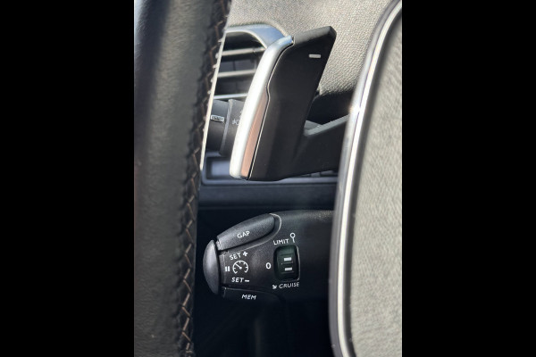 Peugeot 5008 1.2 PureTech GT-Line 7P - AUTOMAAT I Panorama dak I Navigatie / Apple CarPlay I 1/2 Leer I Sport pakket I Dealer ond.