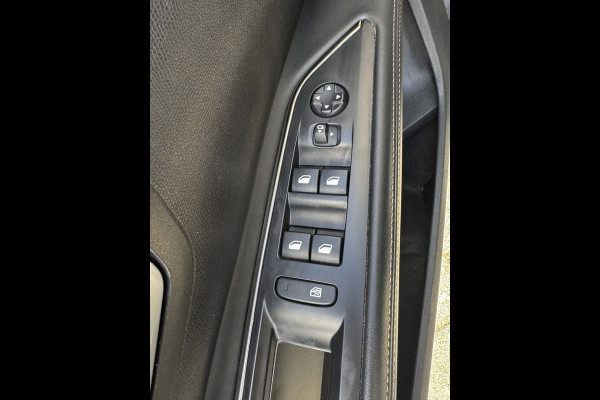 Peugeot 5008 1.2 PureTech GT-Line 7P - AUTOMAAT I Panorama dak I Navigatie / Apple CarPlay I 1/2 Leer I Sport pakket I Dealer ond.