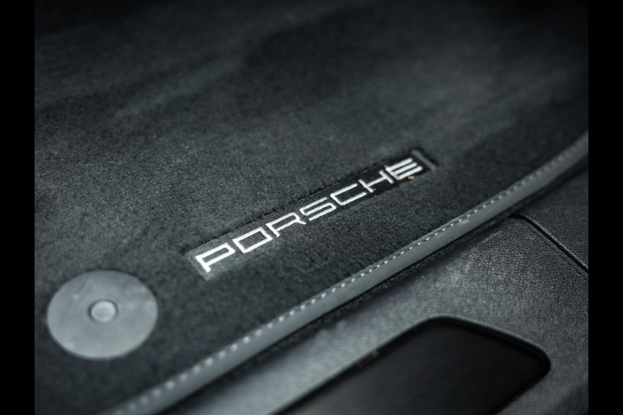 Porsche Cayenne Coupé 3.0 E-Hybrid Black Edition | Sportuitlaat | Stoelverwarming en verkoeling | Sport Chrono |