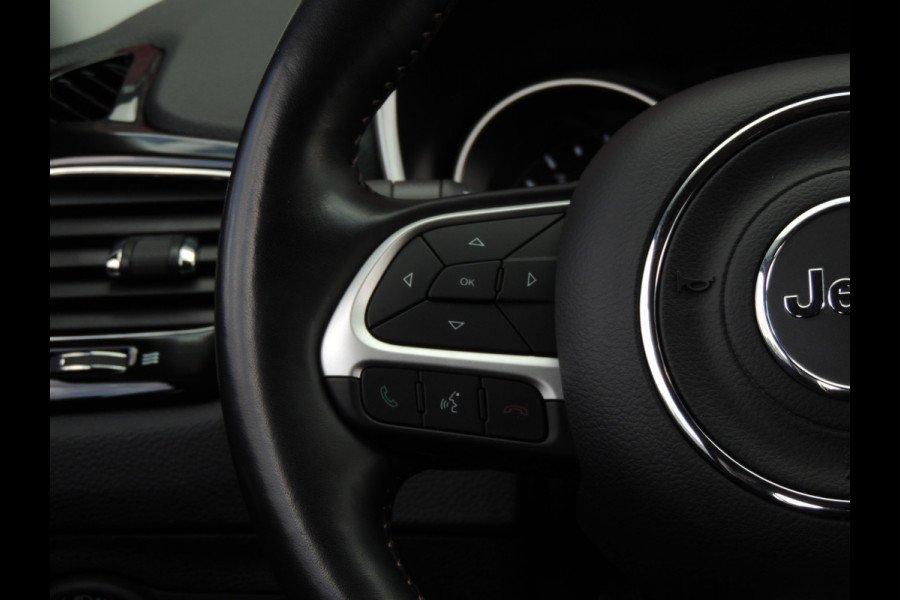 Jeep Compass 1.3T Limited Automaat 150PK | Clima | Xenon | Navi | Keyless | Licht/regen sensor | All-season banden