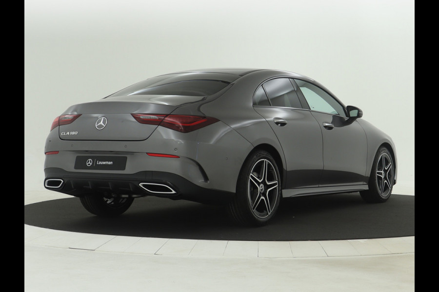 Mercedes-Benz CLA-Klasse 180 AMG Line 5 spaaks lichtmetalen velgen | Nightpakket | Premium Pakket | Distronic | Inclusief 24 maanden Mercedes-Benz Certified garantie voor Europa.