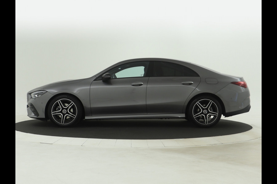 Mercedes-Benz CLA-Klasse 180 AMG Line 5 spaaks lichtmetalen velgen | Nightpakket | Premium Pakket | Distronic | Inclusief 24 maanden Mercedes-Benz Certified garantie voor Europa.