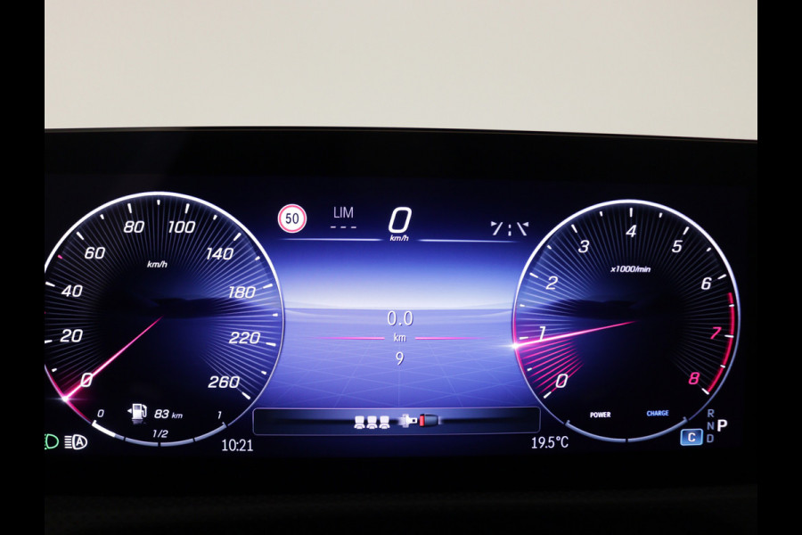 Mercedes-Benz CLA-Klasse 180 AMG Line 5 spaaks lichtmetalen velgen | Nightpakket | Premium Pakket | Distronic | Inclusief 24 maanden Mercedes-Benz Certified garantie voor Europa.