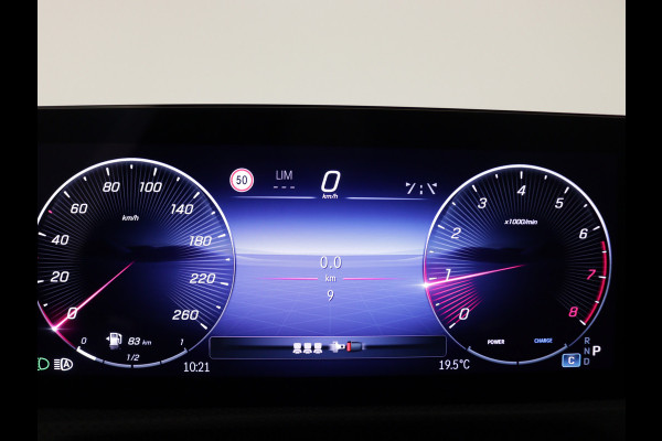 Mercedes-Benz CLA-Klasse 180 AMG Line 5 spaaks lichtmetalen velgen | Nightpakket | Premium Pakket | Distronic | Inclusief 24 maanden Mercedes-Benz Certified garantie voor Europa.