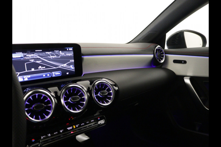 Mercedes-Benz CLA-Klasse 180 AMG Line 5 spaaks lichtmetalen velgen | Nightpakket | Premium Pakket | Distronic | Inclusief 24 maanden Mercedes-Benz Certified garantie voor Europa.