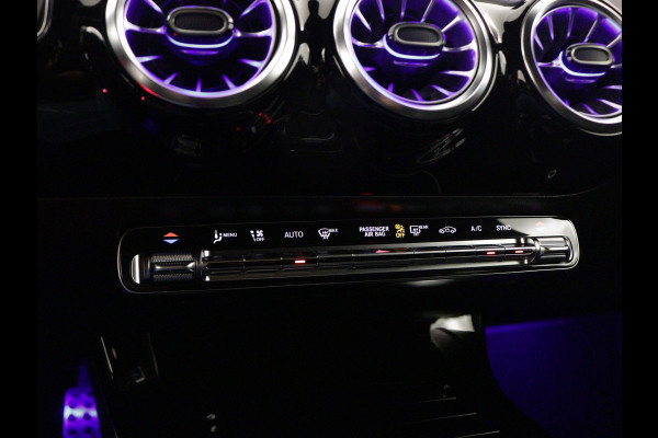 Mercedes-Benz CLA-Klasse 180 AMG Line 5 spaaks lichtmetalen velgen | Nightpakket | Premium Pakket | Distronic | Inclusief 24 maanden Mercedes-Benz Certified garantie voor Europa.