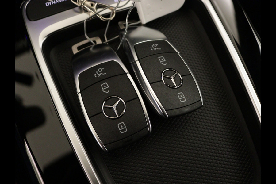 Mercedes-Benz CLA-Klasse 180 AMG Line 5 spaaks lichtmetalen velgen | Nightpakket | Premium Pakket | Distronic | Inclusief 24 maanden Mercedes-Benz Certified garantie voor Europa.