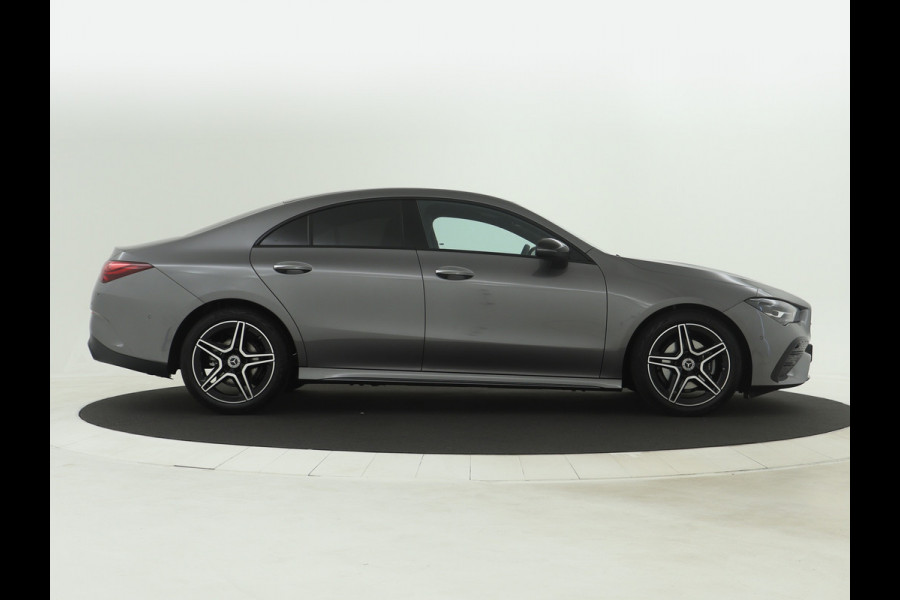 Mercedes-Benz CLA-Klasse 180 AMG Line 5 spaaks lichtmetalen velgen | Nightpakket | Premium Pakket | Distronic | Inclusief 24 maanden Mercedes-Benz Certified garantie voor Europa.