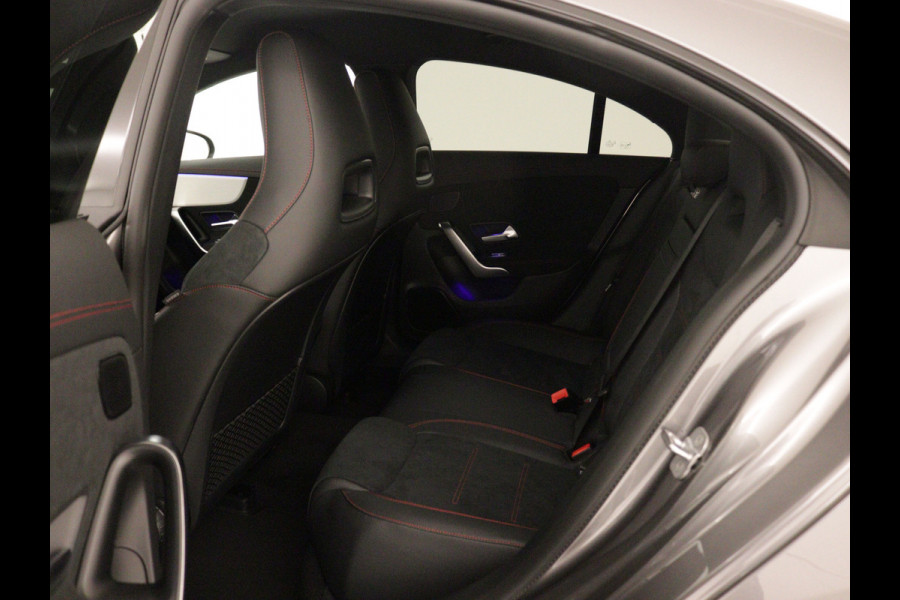 Mercedes-Benz CLA-Klasse 180 AMG Line 5 spaaks lichtmetalen velgen | Nightpakket | Premium Pakket | Distronic | Inclusief 24 maanden Mercedes-Benz Certified garantie voor Europa.
