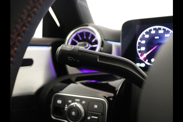 Mercedes-Benz CLA-Klasse 180 AMG Line 5 spaaks lichtmetalen velgen | Nightpakket | Premium Pakket | Distronic | Inclusief 24 maanden Mercedes-Benz Certified garantie voor Europa.