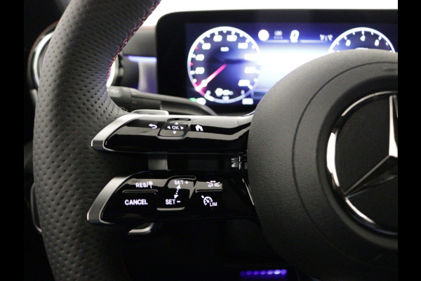 Mercedes-Benz CLA-Klasse 180 AMG Line 5 spaaks lichtmetalen velgen | Nightpakket | Premium Pakket | Distronic | Inclusief 24 maanden Mercedes-Benz Certified garantie voor Europa.