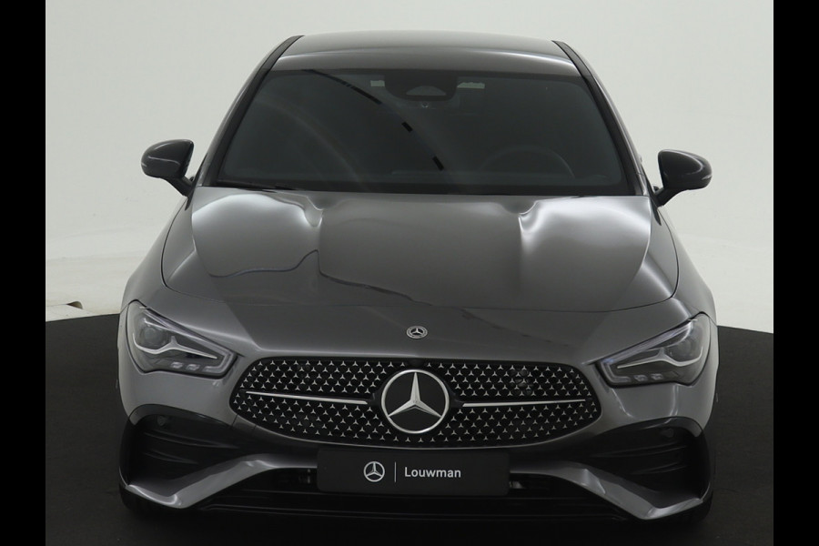Mercedes-Benz CLA-Klasse 180 AMG Line 5 spaaks lichtmetalen velgen | Nightpakket | Premium Pakket | Distronic | Inclusief 24 maanden Mercedes-Benz Certified garantie voor Europa.
