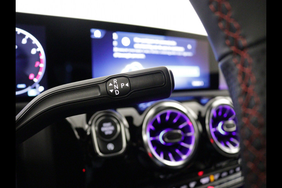 Mercedes-Benz CLA-Klasse 180 AMG Line 5 spaaks lichtmetalen velgen | Nightpakket | Premium Pakket | Distronic | Inclusief 24 maanden Mercedes-Benz Certified garantie voor Europa.