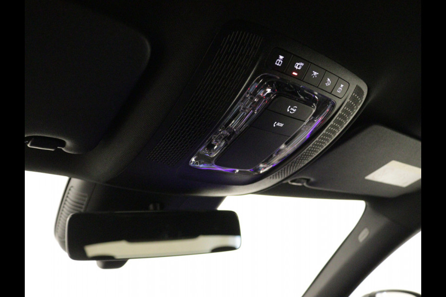 Mercedes-Benz CLA-Klasse 180 AMG Line 5 spaaks lichtmetalen velgen | Nightpakket | Premium Pakket | Distronic | Inclusief 24 maanden Mercedes-Benz Certified garantie voor Europa.