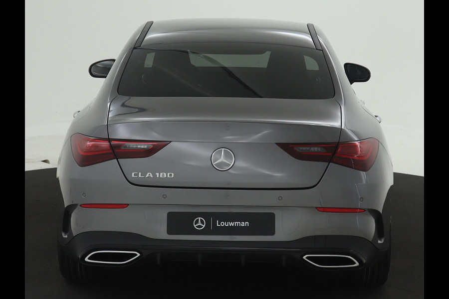 Mercedes-Benz CLA-Klasse 180 AMG Line 5 spaaks lichtmetalen velgen | Nightpakket | Premium Pakket | Distronic | Inclusief 24 maanden Mercedes-Benz Certified garantie voor Europa.