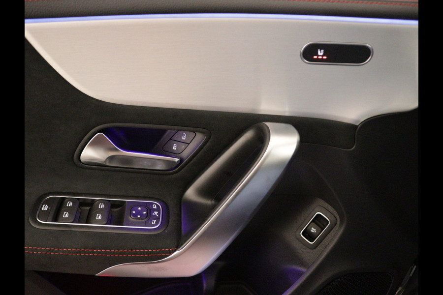 Mercedes-Benz CLA-Klasse 180 AMG Line 5 spaaks lichtmetalen velgen | Nightpakket | Premium Pakket | Distronic | Inclusief 24 maanden Mercedes-Benz Certified garantie voor Europa.