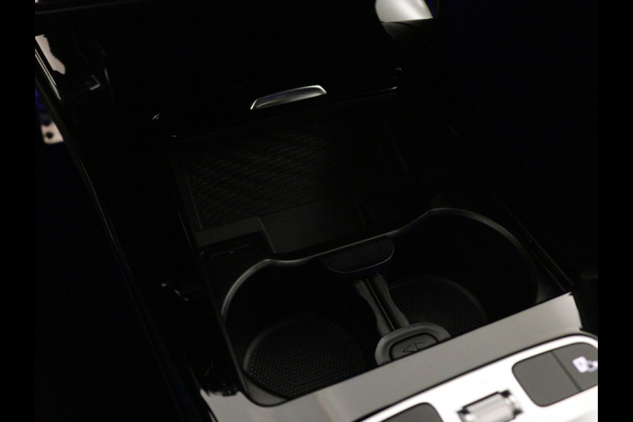 Mercedes-Benz CLA-Klasse 180 AMG Line 5 spaaks lichtmetalen velgen | Nightpakket | Premium Pakket | Distronic | Inclusief 24 maanden Mercedes-Benz Certified garantie voor Europa.