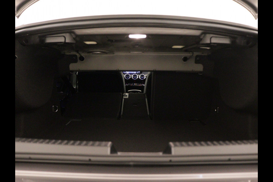 Mercedes-Benz CLA-Klasse 180 AMG Line 5 spaaks lichtmetalen velgen | Nightpakket | Premium Pakket | Distronic | Inclusief 24 maanden Mercedes-Benz Certified garantie voor Europa.