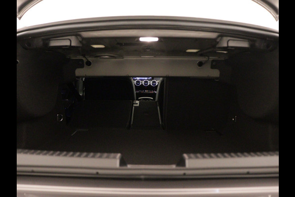 Mercedes-Benz CLA-Klasse 180 AMG Line 5 spaaks lichtmetalen velgen | Nightpakket | Premium Pakket | Distronic | Inclusief 24 maanden Mercedes-Benz Certified garantie voor Europa.