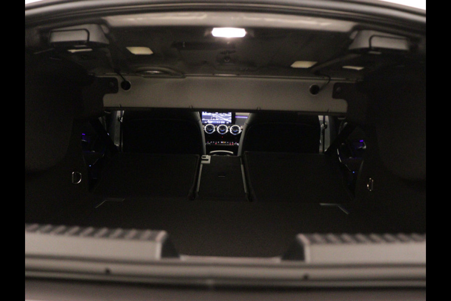 Mercedes-Benz CLA-Klasse 180 AMG Line 5 spaaks lichtmetalen velgen | Nightpakket | Premium Pakket | Distronic | Inclusief 24 maanden Mercedes-Benz Certified garantie voor Europa.