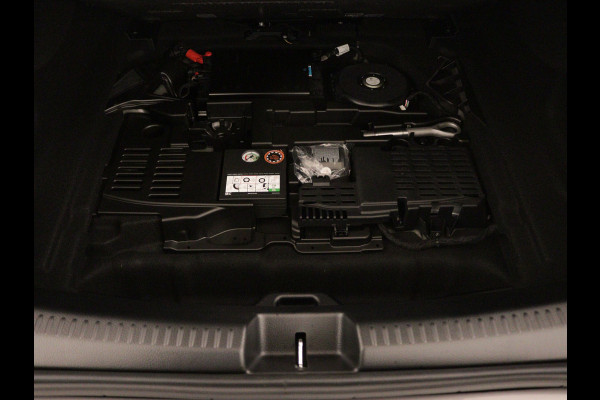 Mercedes-Benz CLA-Klasse 180 AMG Line 5 spaaks lichtmetalen velgen | Nightpakket | Premium Pakket | Distronic | Inclusief 24 maanden Mercedes-Benz Certified garantie voor Europa.