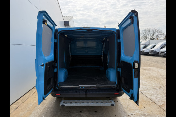 Renault Trafic 2.0 DCI 150PK Automaat L2H1 Cruise Control Airco sidebars camera Parkeersensoren Voor Achter Stoelverwarming