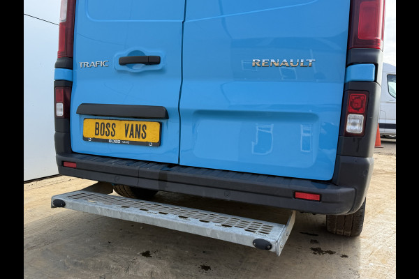 Renault Trafic 2.0 DCI 150PK Automaat L2H1 Cruise Control Airco sidebars camera Parkeersensoren Voor Achter Stoelverwarming