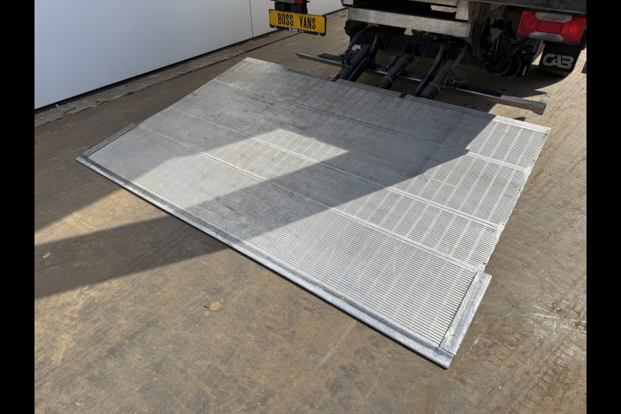 Iveco Daily 35S14 2.3 Automaat Laadklep Climate Control Standkachel Koffer Bakwagen Meubelbak