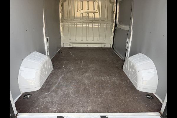 Fiat Ducato 2.3 120PK L2H2 Climate Control Cruise Control Lichmetalen Velgen Trekhaak APK 12-11-2026