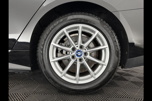 BMW i4 eDrive40 High Executive 84 kWh [ 3-Fase-11kW ] {SOH-95%} (INCL.BTW) Aut. *HEATPUMP | LEATHER | FULL-LED | DIGI-COCKPIT | HEATED-SPORTSEATS | CAMERA | KEYLESS | HIFI-SOUND | PRIVACYGLASS | ECC | AMBIENTLIGHT | PDC | HEAD-UP | CRUISE | 17''ALU*