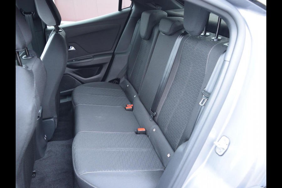 Opel Mokka 1.2 Turbo Hybrid Business Edition 136 PK | NAVI | PARKEERSENSOREN MET CAMERA | CLIMATE CONTROL | VERWARMDE STOELEN | DEMO