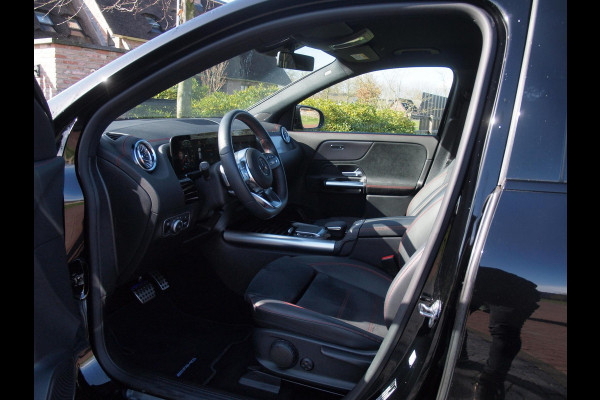 Mercedes-Benz EQA 250 Business Solution AMG 67 kWh | SOH 99% | Sfeerverlichting | 14.000 KM | NL-Auto | Nieuwstaat |