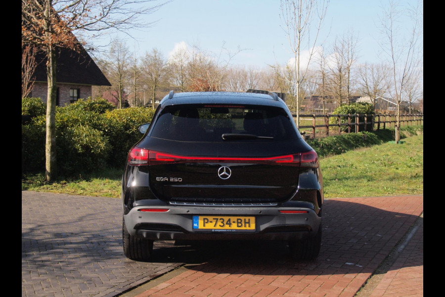 Mercedes-Benz EQA 250 Business Solution AMG 67 kWh | SOH 99% | Sfeerverlichting | 14.000 KM | NL-Auto | Nieuwstaat |