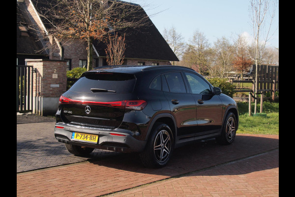 Mercedes-Benz EQA 250 Business Solution AMG 67 kWh | SOH 99% | Sfeerverlichting | 14.000 KM | NL-Auto | Nieuwstaat |