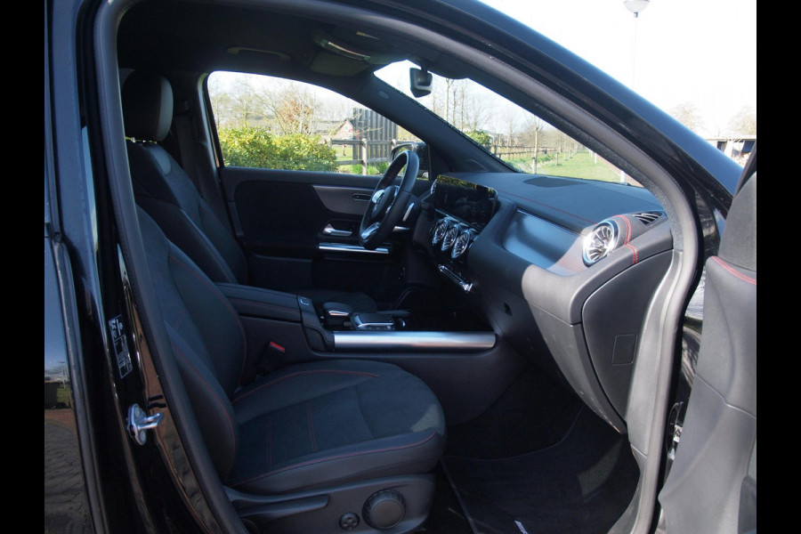 Mercedes-Benz EQA 250 Business Solution AMG 67 kWh | SOH 99% | Sfeerverlichting | 14.000 KM | NL-Auto | Nieuwstaat |