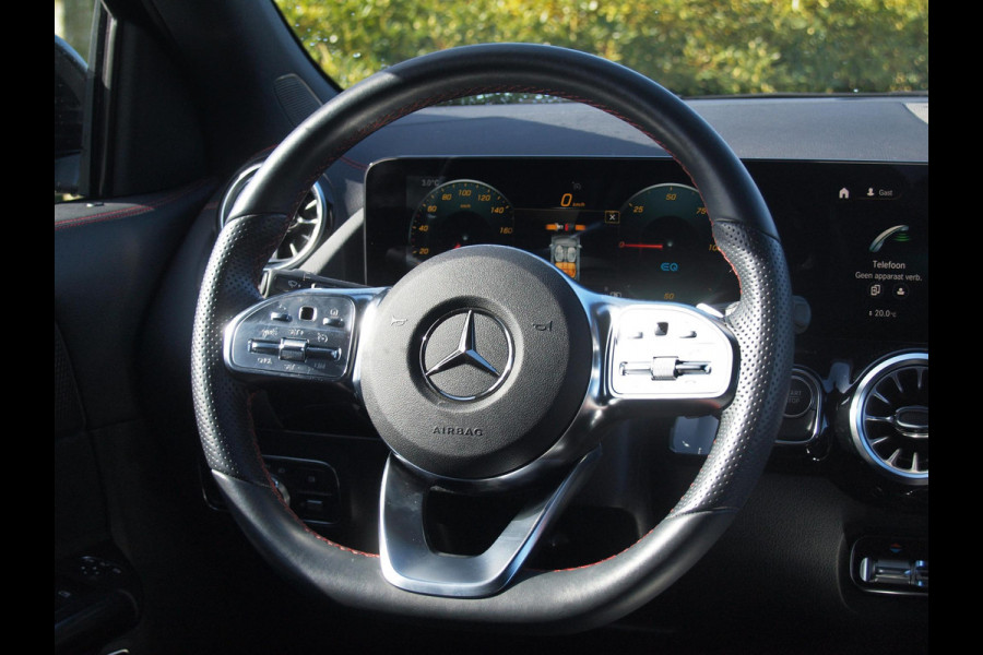 Mercedes-Benz EQA 250 Business Solution AMG 67 kWh | SOH 99% | Sfeerverlichting | 14.000 KM | NL-Auto | Nieuwstaat |