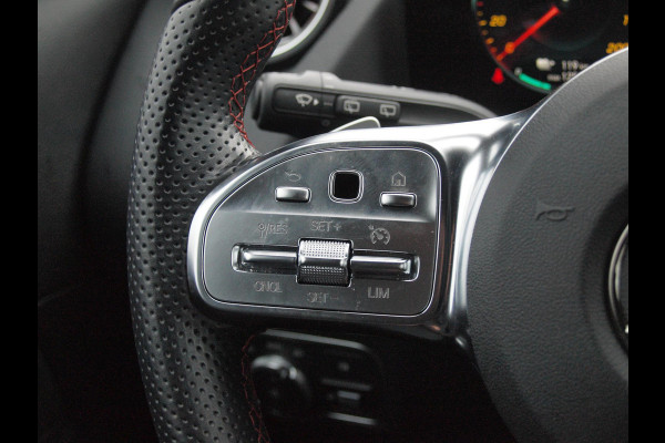 Mercedes-Benz EQA 250 Business Solution AMG 67 kWh | SOH 99% | Sfeerverlichting | 14.000 KM | NL-Auto | Nieuwstaat |