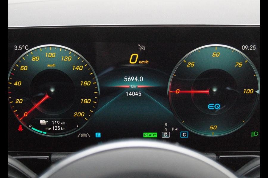 Mercedes-Benz EQA 250 Business Solution AMG 67 kWh | SOH 99% | Sfeerverlichting | 14.000 KM | NL-Auto | Nieuwstaat |