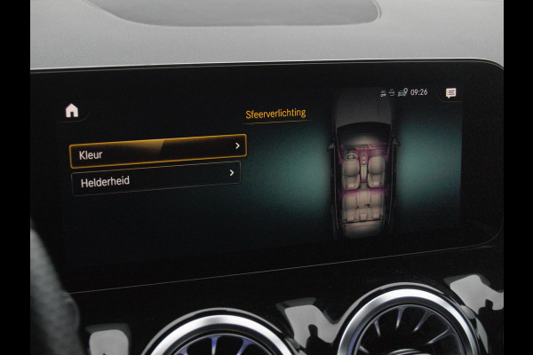 Mercedes-Benz EQA 250 Business Solution AMG 67 kWh | SOH 99% | Sfeerverlichting | 14.000 KM | NL-Auto | Nieuwstaat |