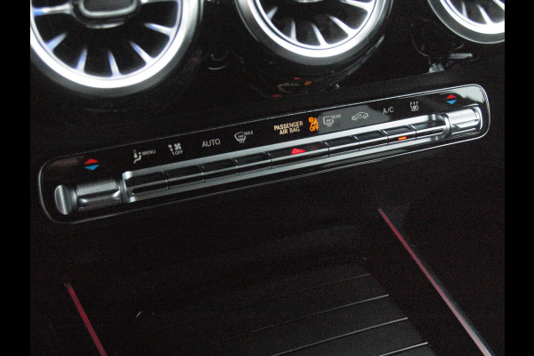 Mercedes-Benz EQA 250 Business Solution AMG 67 kWh | SOH 99% | Sfeerverlichting | 14.000 KM | NL-Auto | Nieuwstaat |