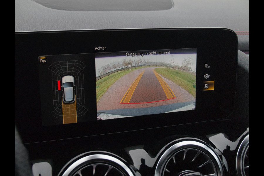 Mercedes-Benz EQA 250 Business Solution AMG 67 kWh | SOH 99% | Sfeerverlichting | 14.000 KM | NL-Auto | Nieuwstaat |