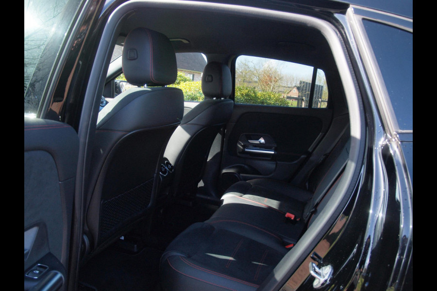 Mercedes-Benz EQA 250 Business Solution AMG 67 kWh | SOH 99% | Sfeerverlichting | 14.000 KM | NL-Auto | Nieuwstaat |