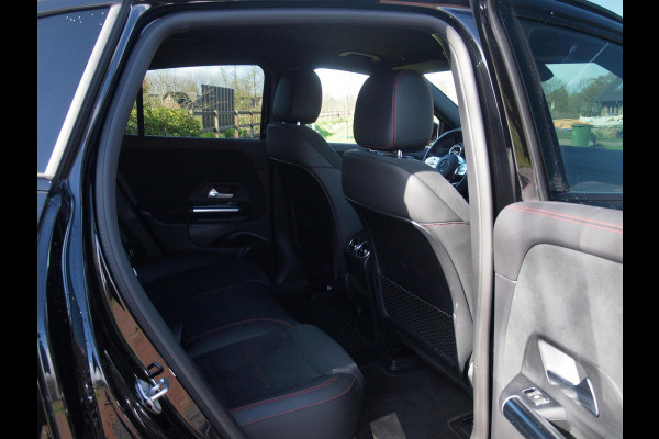 Mercedes-Benz EQA 250 Business Solution AMG 67 kWh | SOH 99% | Sfeerverlichting | 14.000 KM | NL-Auto | Nieuwstaat |