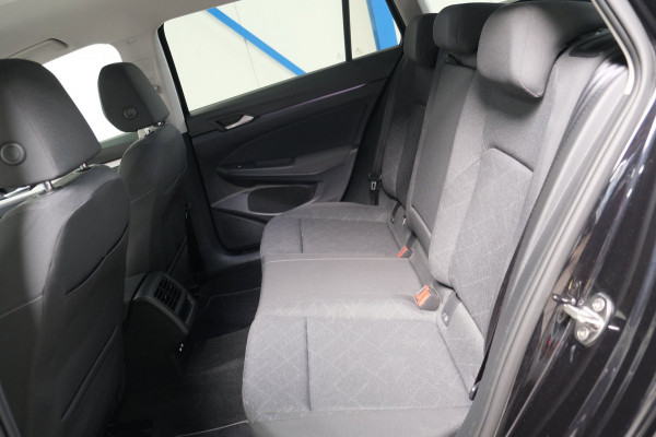 Volkswagen Golf Variant 1.0 eTSI Life Automaat - N.A.P. Airco, Cruise, Camera, Navi, PDC, Virtual display.